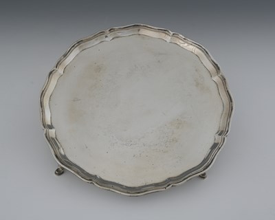 Lot 293 - A George V silver salver, Thomas Bradbury &...