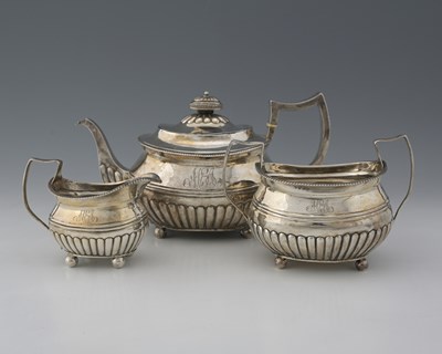 Lot 282 - A George III silver three-piece tea set, maker'...
