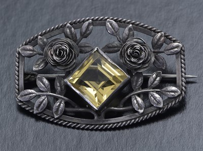 Lot 70 - A German Jugendstil silver and citrine brooch,...