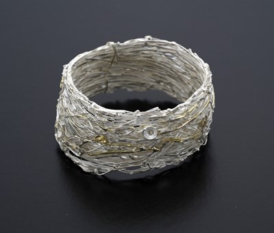 Lot 96 - Shimara Carlow, a contemporary silver wire bangle bracelet
