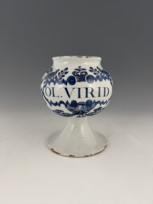Lot 736 - An English Delft blue and white dry drug jar,...