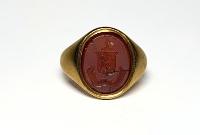 Lot 235 - An 18ct gold carnelian intaglio seal signet ring