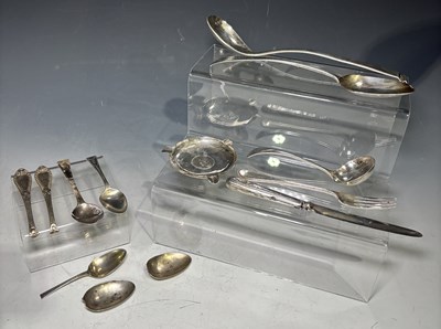 Lot 193 - A group of silver items, to include a George...