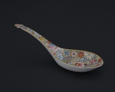 Lot 425 - A Chinese millle fleur famille rose spoon,...