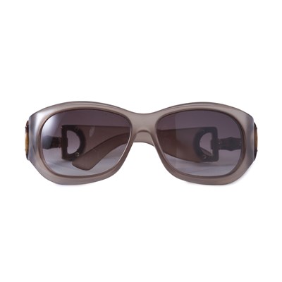 Lot 369 - Gucci, a pair of Bamboo Horsebit sunglasses.