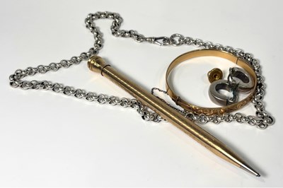 Lot 214 - A small selection of jewellery and a pen