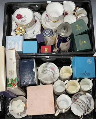Lot 7 - A collection of royal commemorative and...