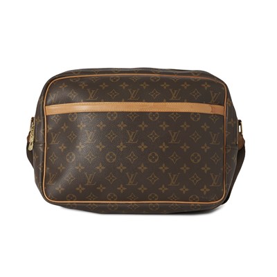 Lot 442 - Louis Vuitton, a monogram Reporter GM messenger bag.