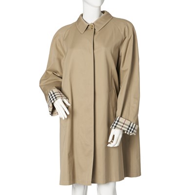 Lot 302 - Burberry, a ladies cream trench coat.