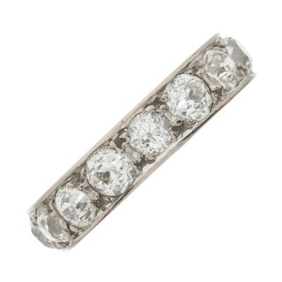 Lot 134 - An early 20th century diamond full eternity ring