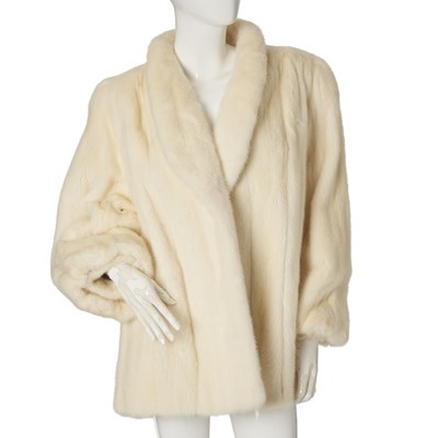 Lot 553 - A white mink jacket.