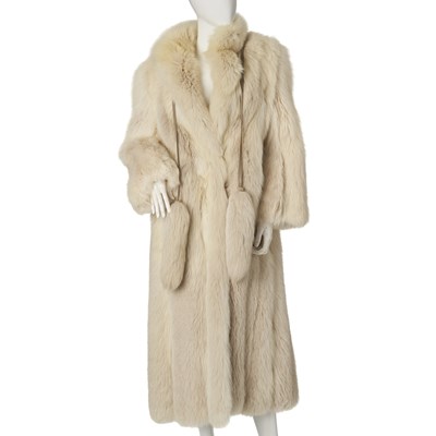Lot 537 - Philip Hockley Furs, a full-length blush fox fur coat.