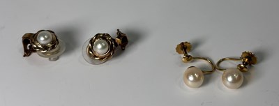 Lot 269 - Two pairs of 9ct gold cultured pearl earrings