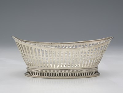 Lot 119 - An Edwardian silver reticulated basket,...
