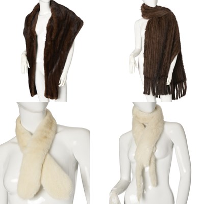 Lot 571 - A selection of fur accessories.
