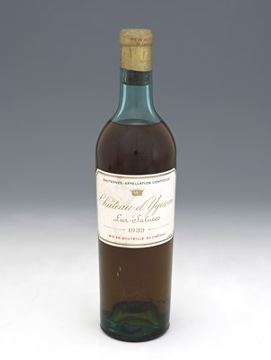 Lot 234 - Chateau d'Yquem, Sauternes, 1939, 1ere Grand...