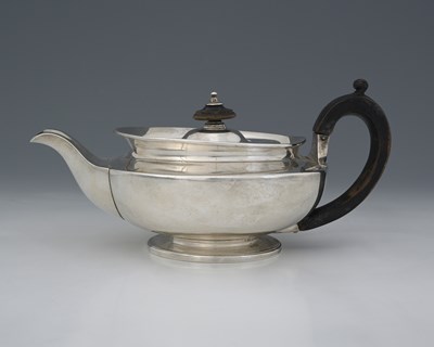 Lot 258 - A George IV silver teapot, William Eley &...