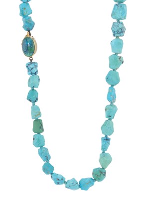 Lot 79 - An early to mid 20th century turquoise bead necklace, with 18ct gold clasp