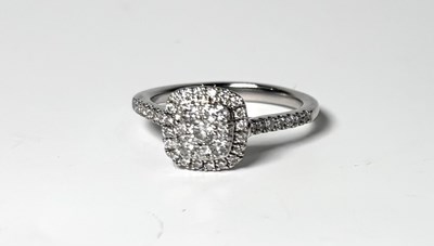 Lot 252 - A platinum diamond cluster dress ring