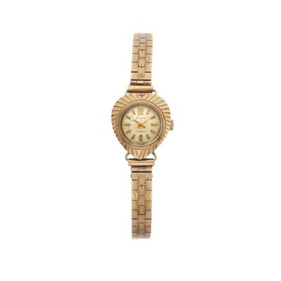 Lot 247 - Accurist, a 9ct gold bracelet watch