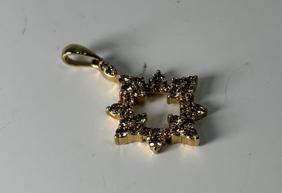 Lot 262 - A 9ct gold brown diamond star pendant