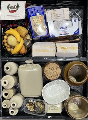 Lot 20 - A selection of kitchenalia, including a jelly/...