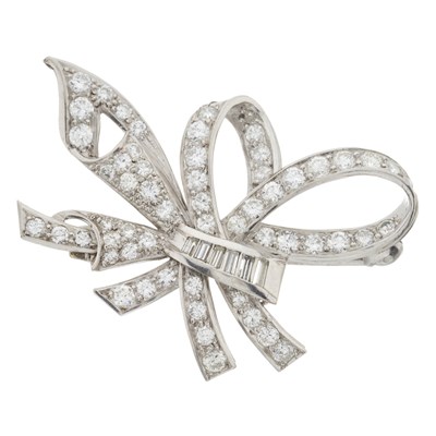 Lot 174 - A diamond spray brooch