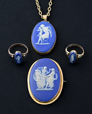 Lot 36 - A set of 9ct gold Wedgwood blue jasperware cameo jewellery