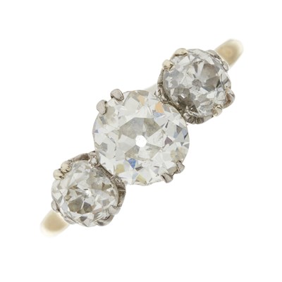 Lot 100 - An 18ct gold diamond three-stone ring
