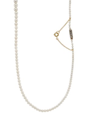 Lot 193 - An early 20th century pearl single-strand necklace, with diamond clasp