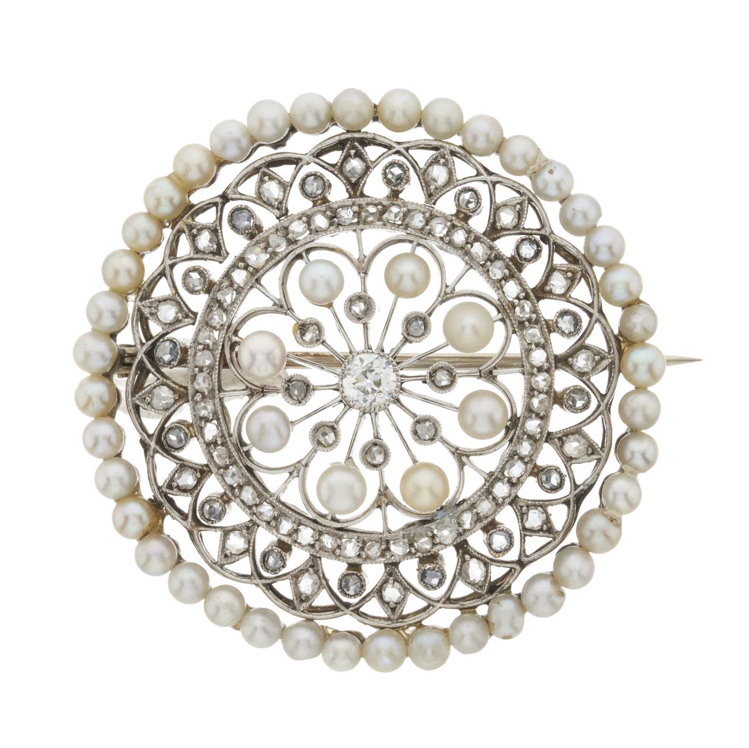 Lot 1 - An Edwardian white metal diamond and pearl brooch