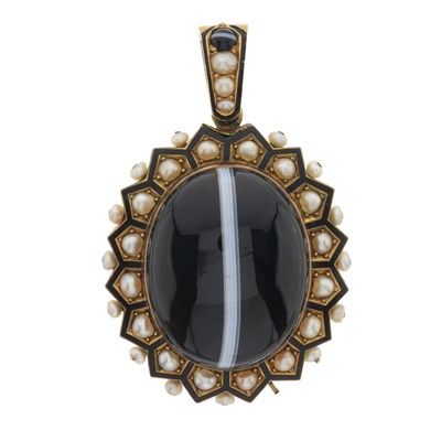 Lot 3 - A late Victorian gold agate, pearl and enamel mourning pendant
