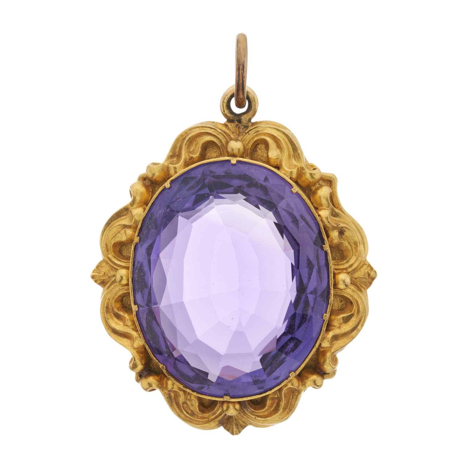 Lot 14 - A late Victorian gold amethyst pendant