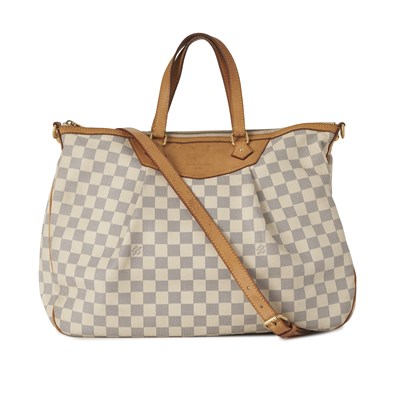 Lot 405 - Louis Vuitto, a Siracusa GM handbag.