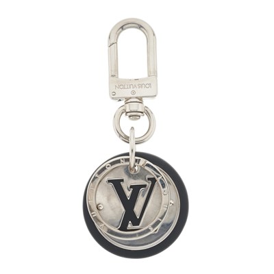 Lot 454 - Louis Vuitton, a LV Cut Circle key holder.