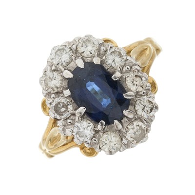 Lot 173 - An 18ct gold sapphire and diamond cluster ring