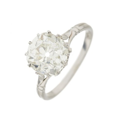 Lot 23 - An early 20th century platinum diamond single-stone ring