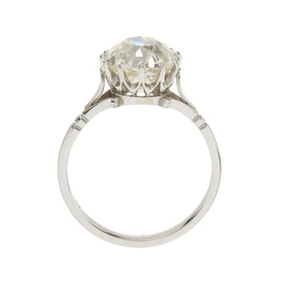 Lot 23 - An early 20th century platinum diamond single-stone ring