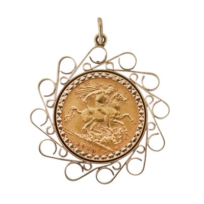 Lot 110 - George V, a gold half sovereign pendant