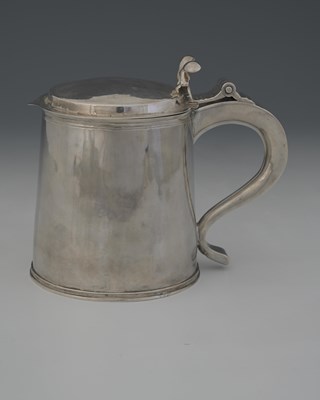 Lot 322 - A Charles II silver tankard, possibly by...