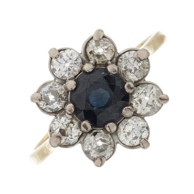 Lot 175 - An 18ct gold sapphire and diamond cluster ring