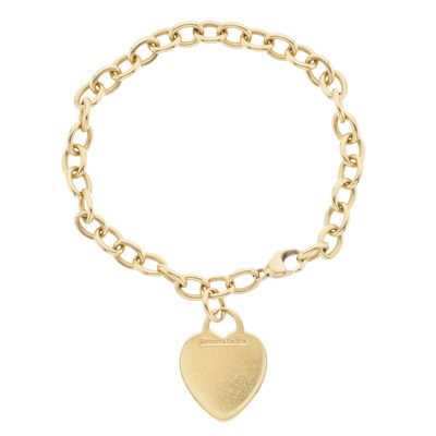 Lot 43 - Tiffany & Co., an 18ct gold Heart Tag charm bracelet