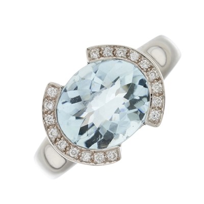 Lot 160 - An 18ct gold aquamarine and diamond dress ring