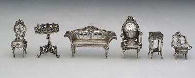 Lot 149 - A suite of late nineteenth and early twentieth-...