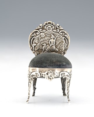 Lot 64 - An Edwardian novelty silver pin cushion, by W...