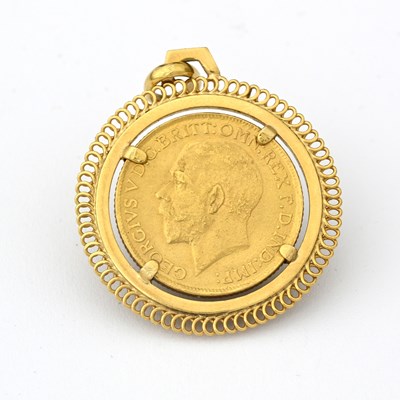 Lot 30 - George V, a 1926 full sovereign coin pendant