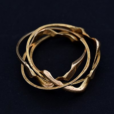 Lot 65 - An early 20th century gold lover's knot puzzle ring