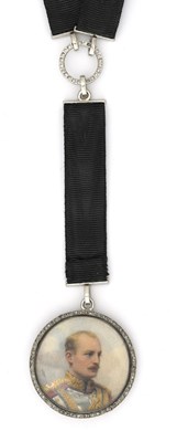 Lot 32 - An early 20th century diamond set portrait miniature necklace