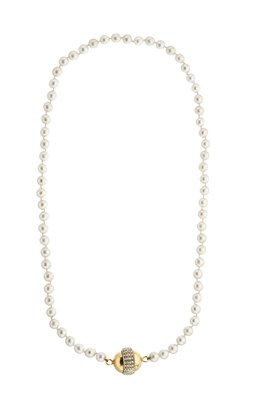 Lot 194 - A cultured pearl necklace, with 18ct gold clasp