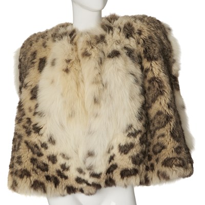 Lot 554 - A real 1940s snow leopard fur cape.